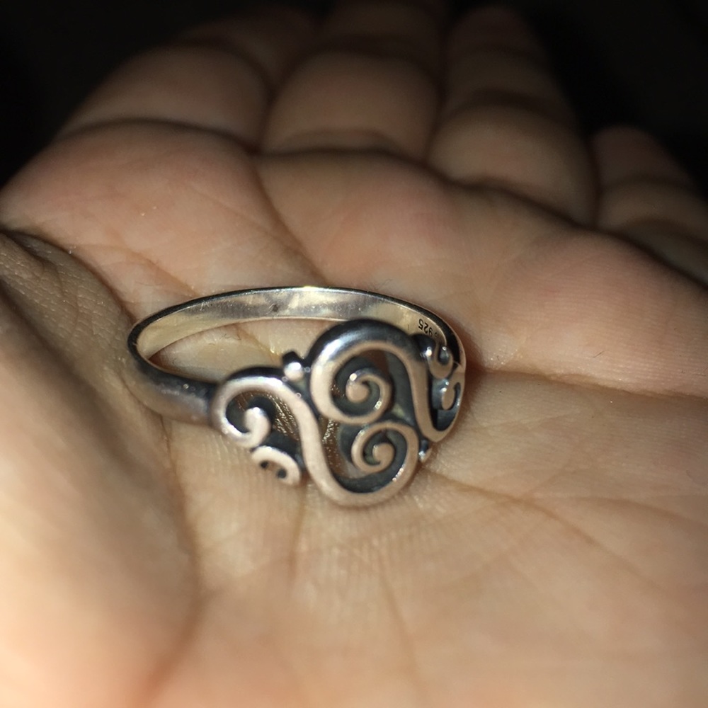 James Avery Spanish swirl swing SIZE:8